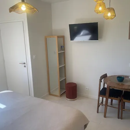 Les Pieces Du Moulin Apartment
